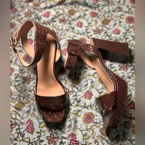 Jaselle Platform High Heel Sandal (Women)
27 EDIT Naturalizer